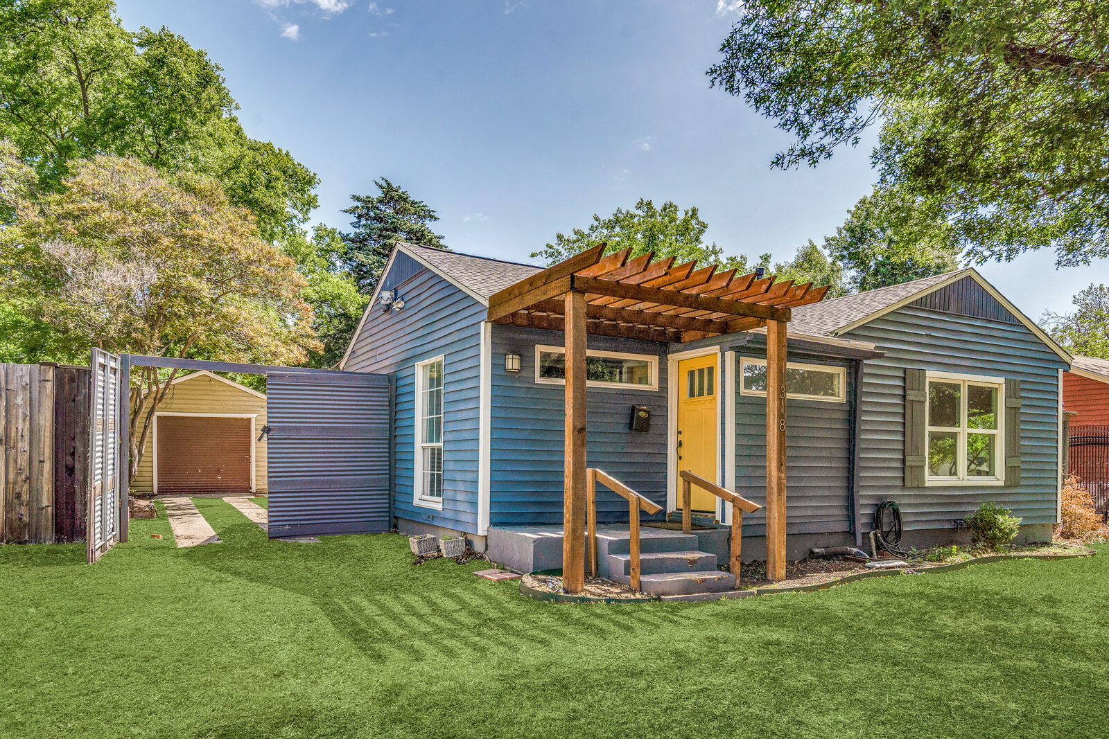 1318 Easton Rd, Dallas